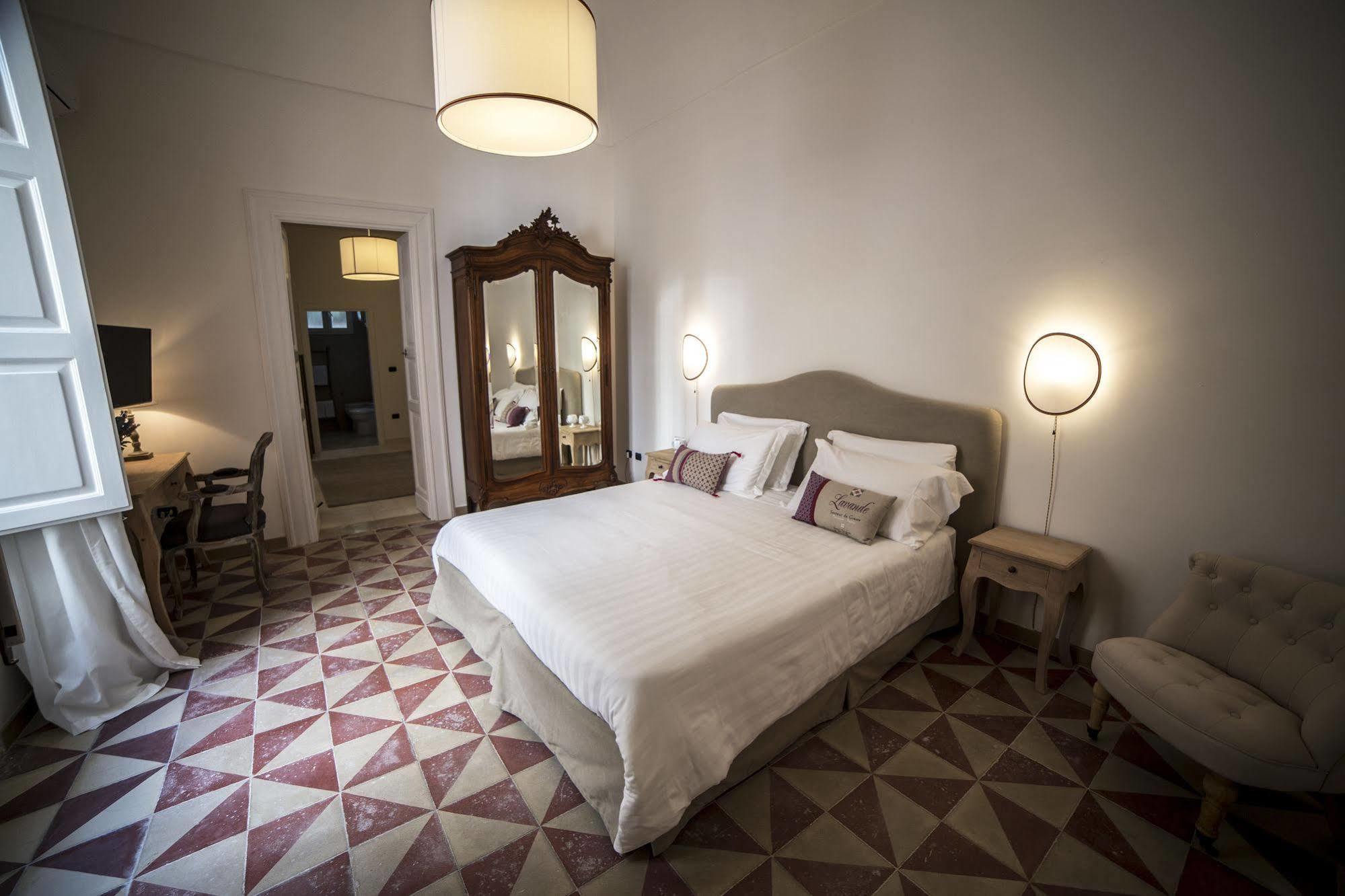 Santa Marta Suites & Apartments Лечче Екстер'єр фото